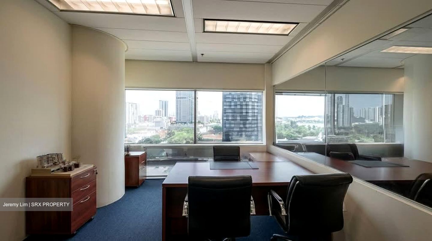 Gateway East (D7), Office #556753161